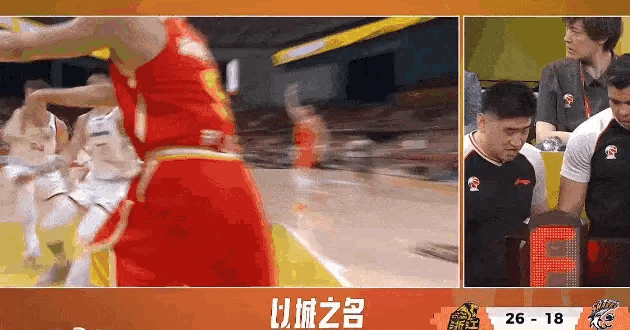 塔克1秒接底线球后场出手造成王哲林犯规，三次罚球！CBA总决赛浙江男篮vs上海男