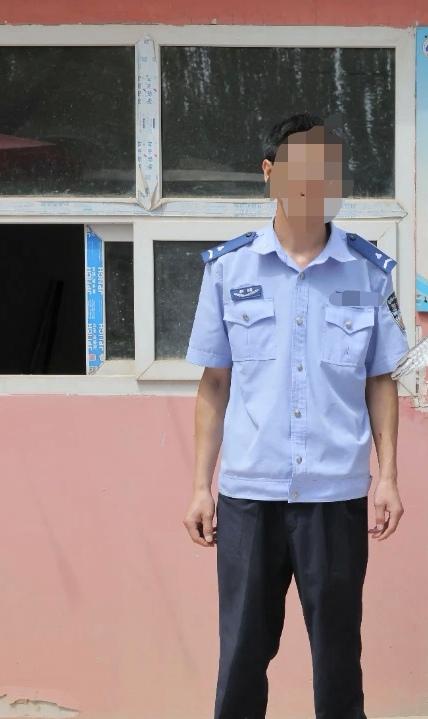 【四年辅警路，编制外的坚守与挣扎】
 辅警职业困境 辅警的现状 
2021年，3