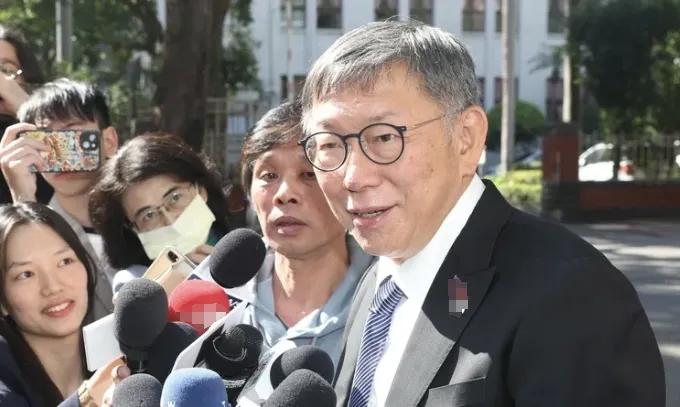 【柯文哲提告民进党造谣？称其“致电医界大老乔‘珊昌配’”？】
近日民进党发言人吴