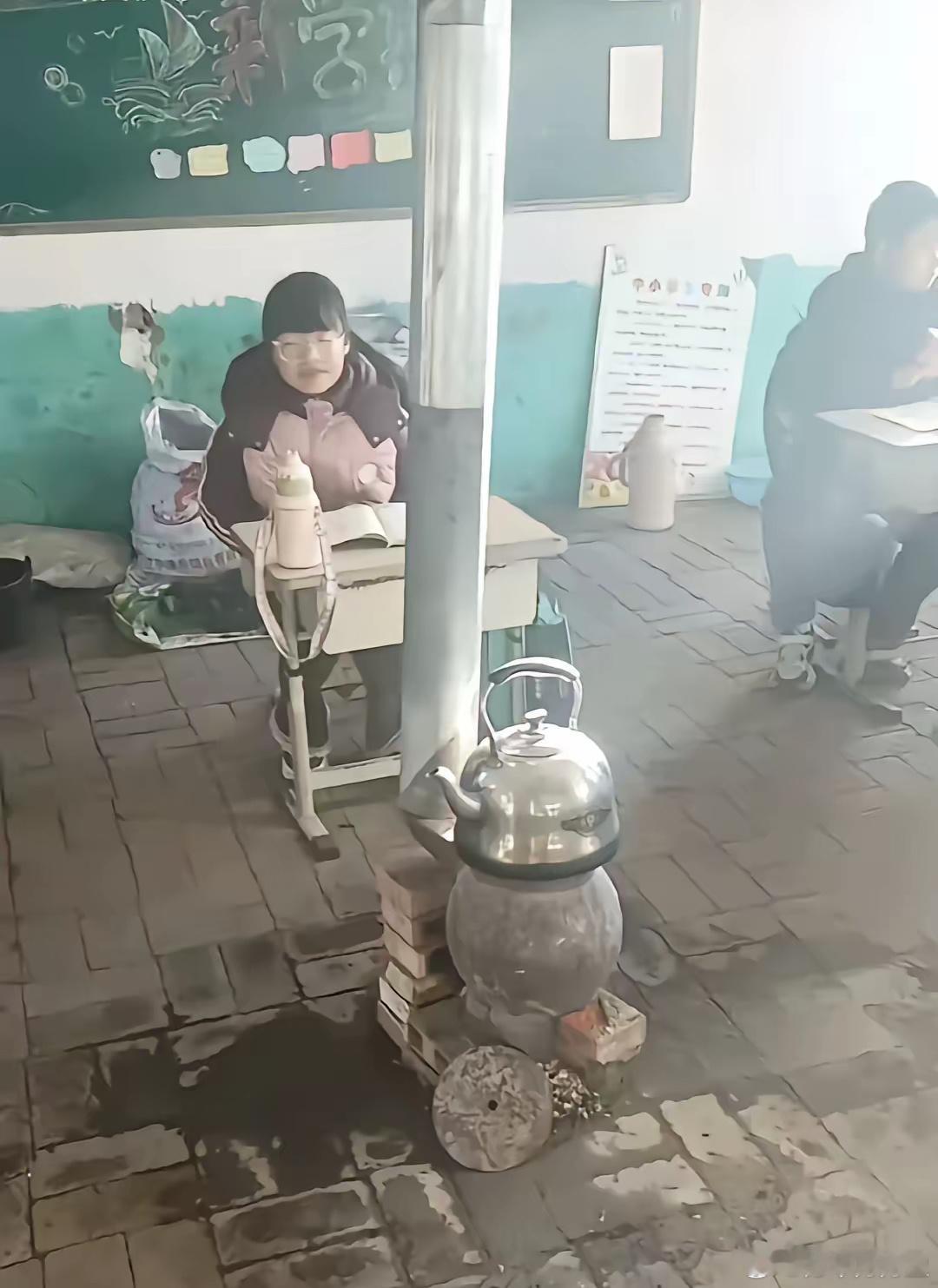 辽宁某地，冬天村里的小学！ 