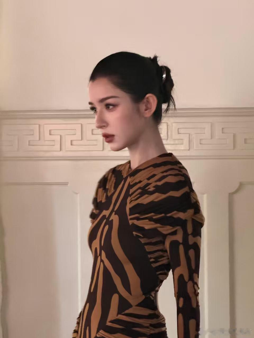 哈妮克孜长成这样啥意思哈妮克孜骨相配大光明的权威 哈妮克孜这次线下造型真的封神，