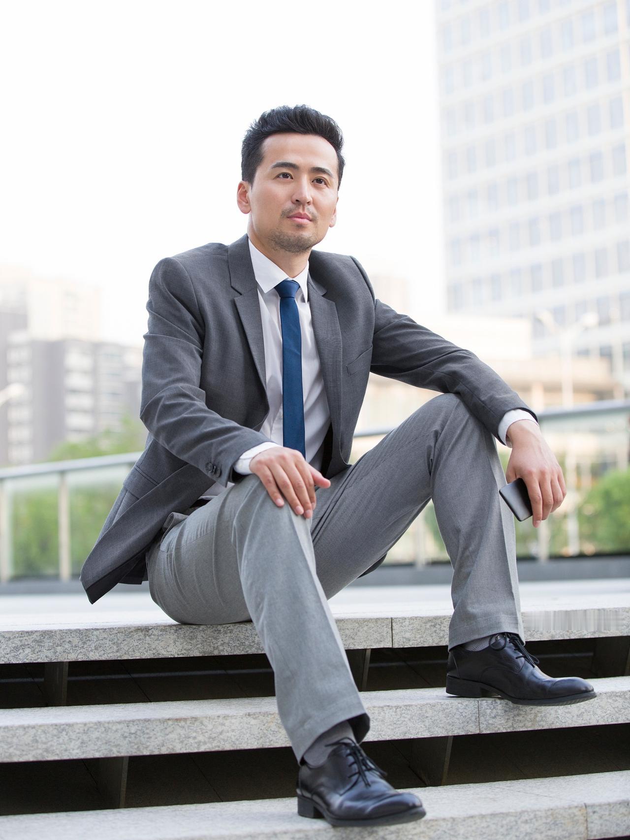 男人，男人难：谁懂他盔甲下的软肋？
 
“男人，男人难”——这短短五个字，道尽了