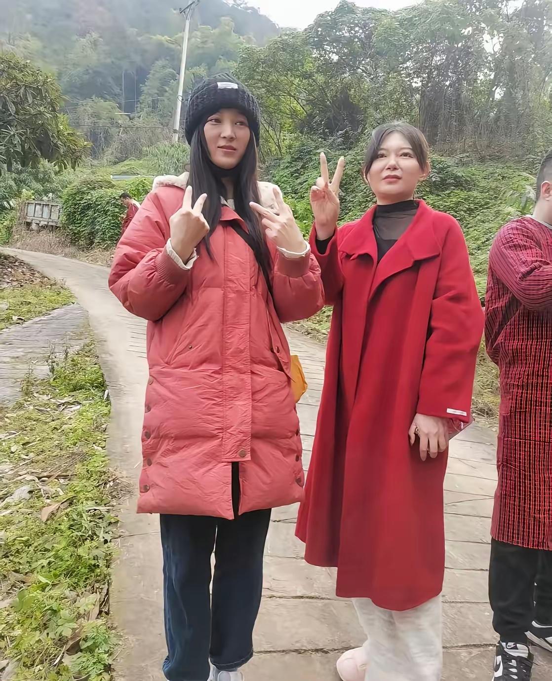 现在看来

呆呆当时的做法绝对有高人指点

既没有直播圈钱，也没有摆架子，而是