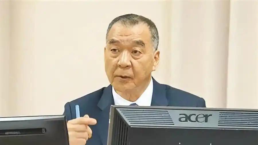 邱国正这类话，和普通政客放狠话，确实不是一个分量。

政客嘴里的强硬，很多时候是