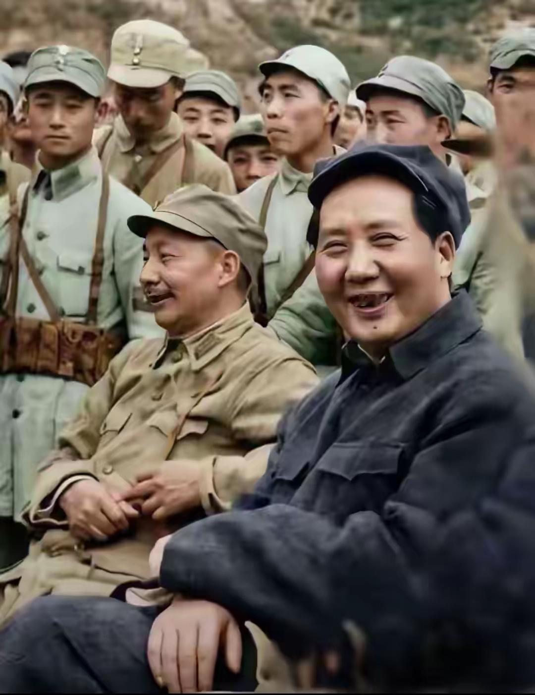 这是主席和谁的合影？满脸笑容。非常怀念。[玫瑰][作揖]