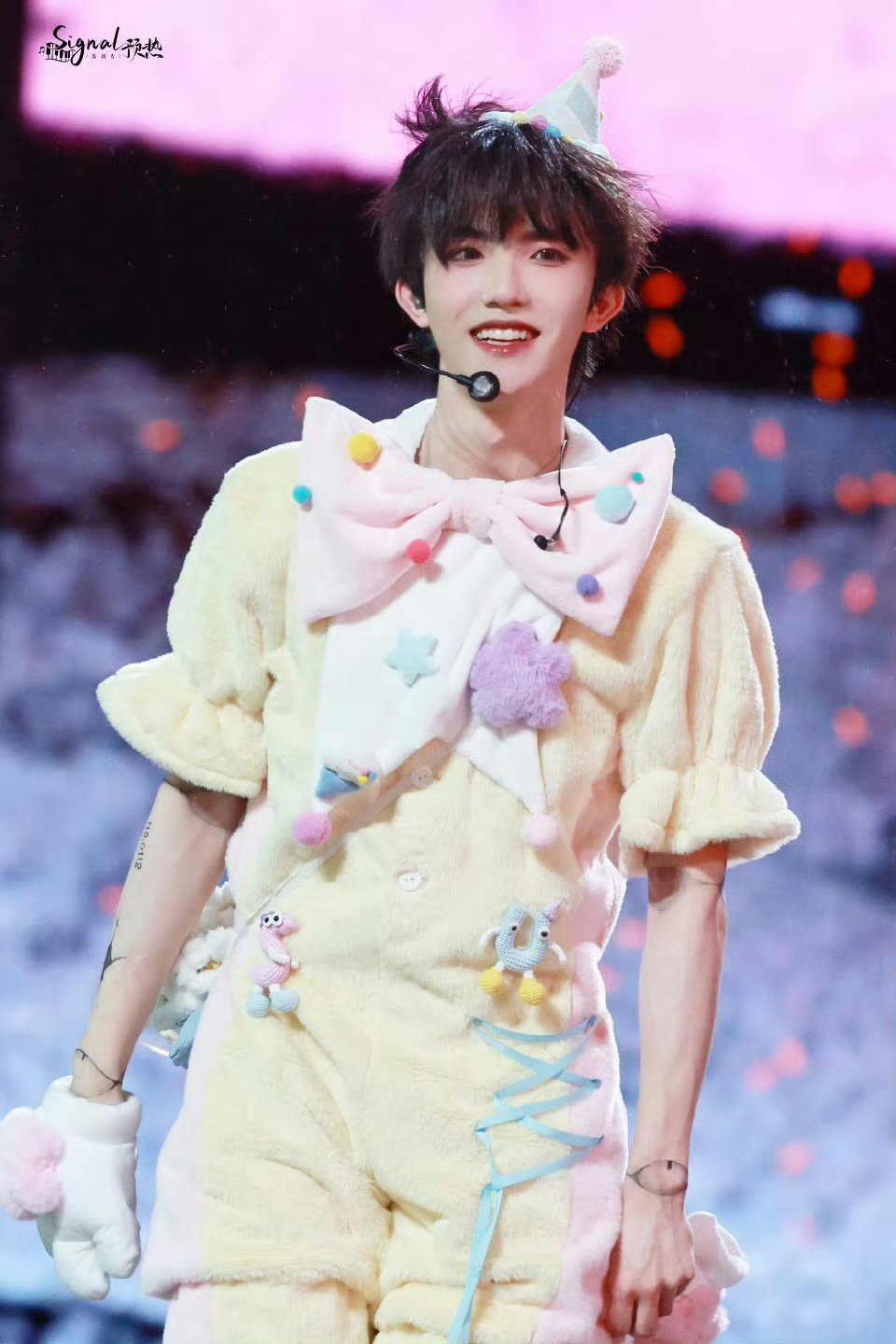 建议苏新皓直拍纳入防沉迷苏新皓这记空翻帅到浑身发麻！全能TOP玩转舞台没对手，卡