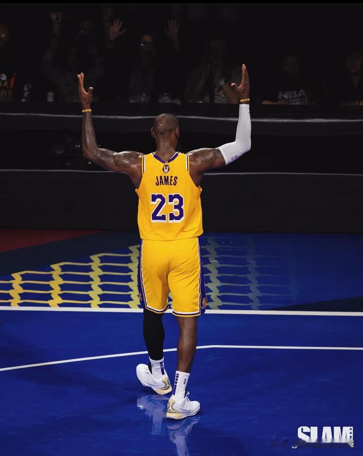 湖人队愿意为勒布朗詹姆斯提供一份最多 3 年的续约合同，来自@TheAthlet