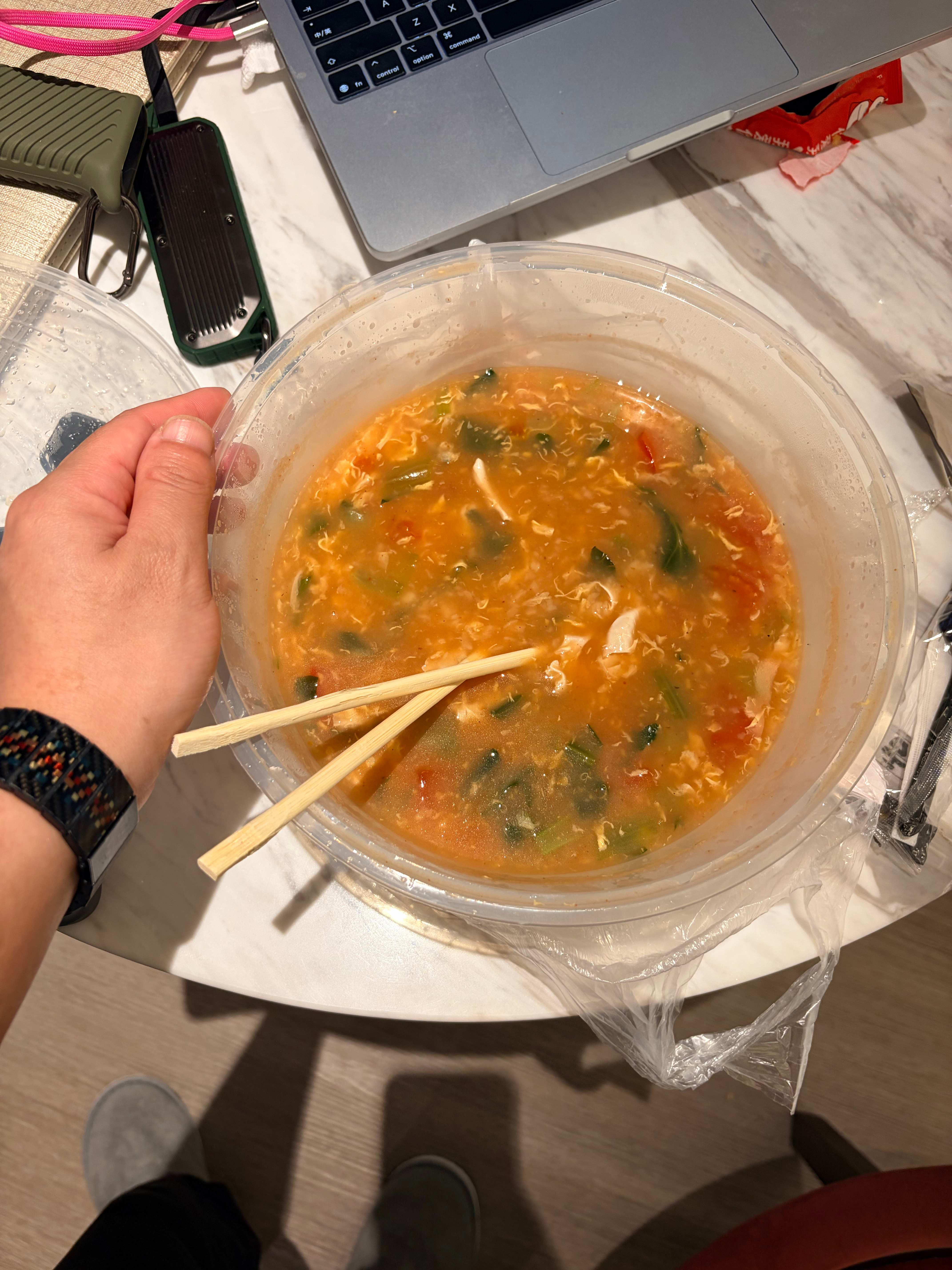 北京真是一个让人难以捉摸的城市！点了个疙瘩汤，结果送来这么大一份，一时间竟分不清
