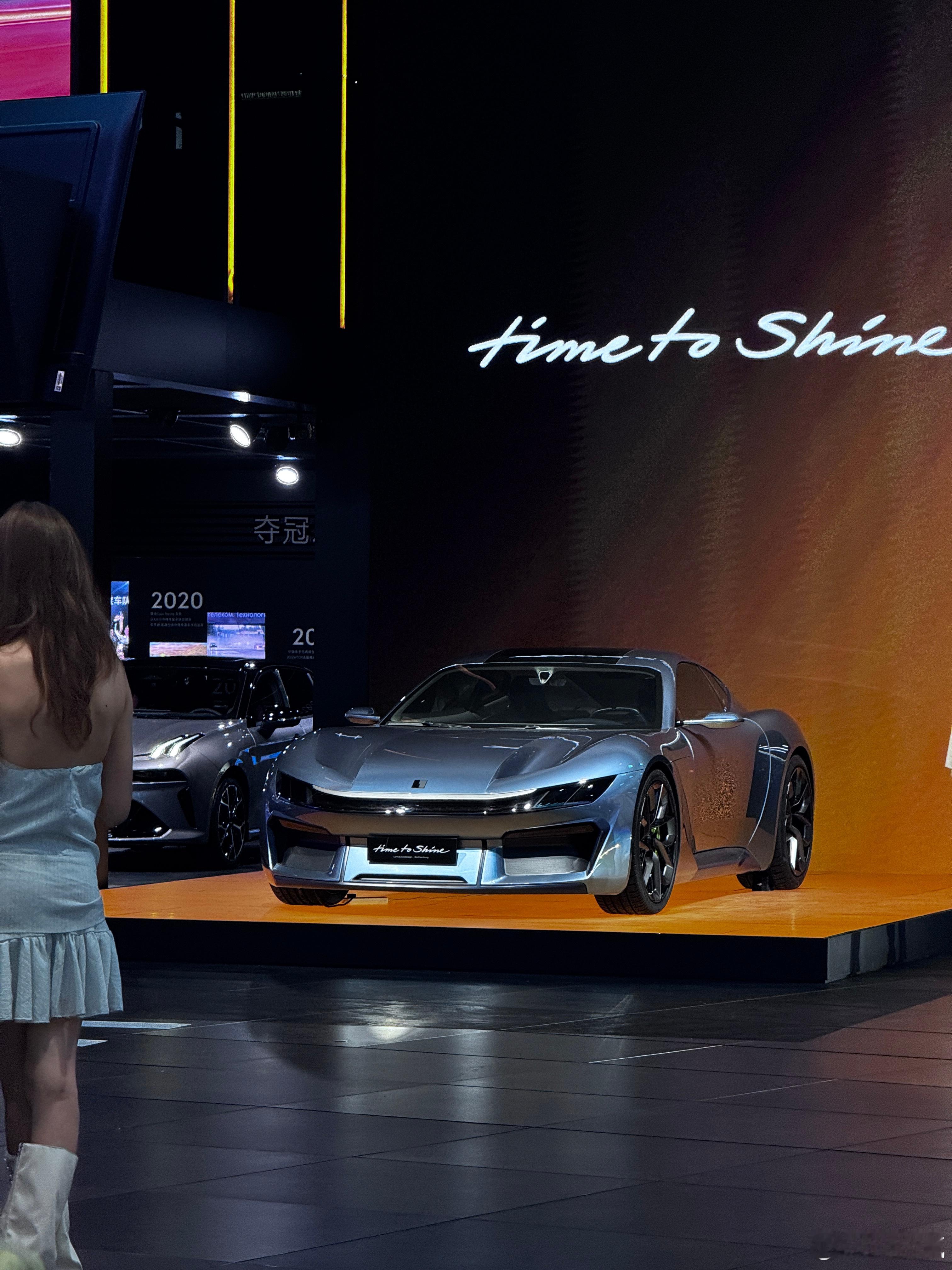 领克这台概念车真的帅啊，不是那种科幻的帅，而且实际的接地气的帅，感觉有很大概率量