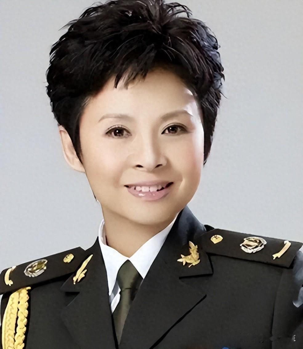 一张合影，二十年没上春晚，她到底做错了什么？
董文华没犯法，也没被处理，但很多人