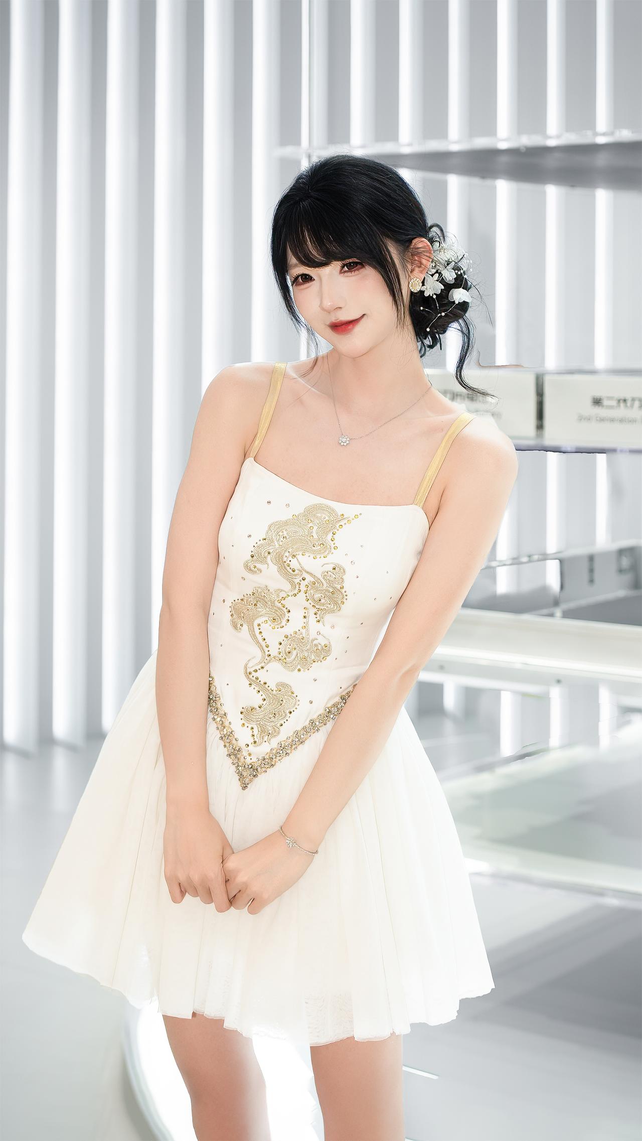 成都车展模特一只小羊。车模美女 车展现场 美女车展模特