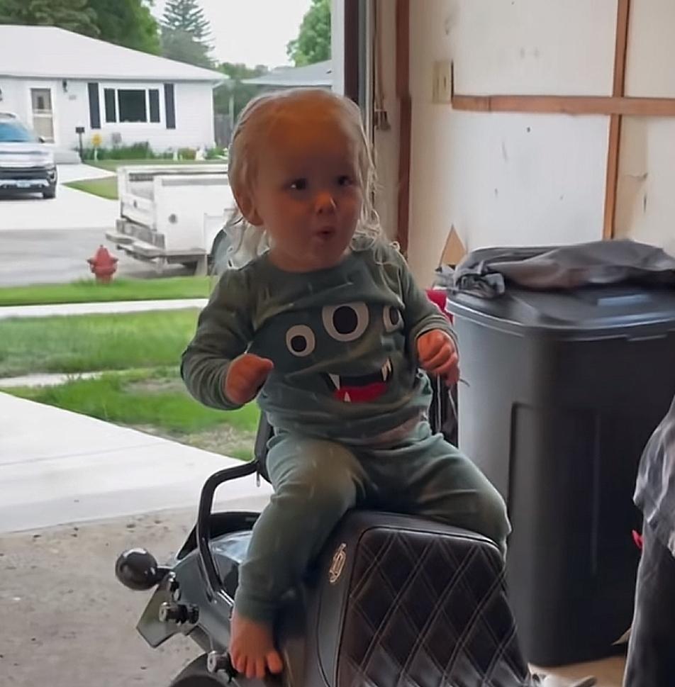 4个月的和400个月的在摩托车面前都是宝宝[星星眼][星星眼]