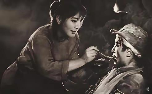 1940年，18岁的郭瑞兰救了八路军政委蔡永，43年后，已是将军的蔡永找她报恩，