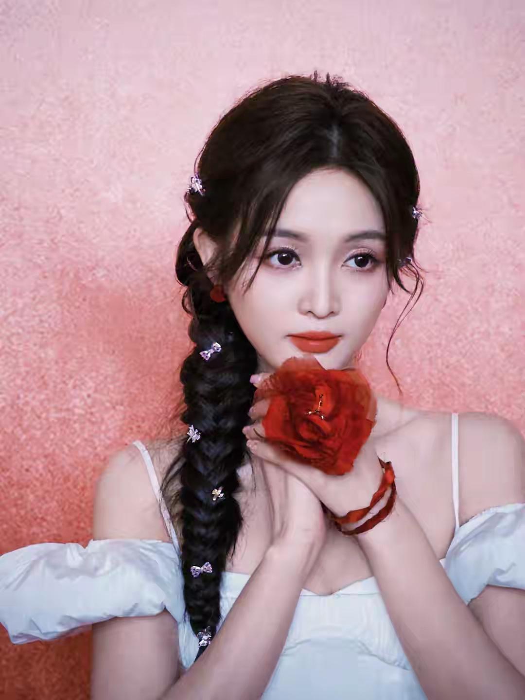 吴宣仪可爱多一点，干爽多一点