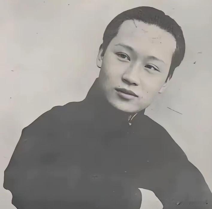 1918年的那个新婚之夜，对于刚满十九岁的京剧名角荀慧生来说，本该是人生最幸福的