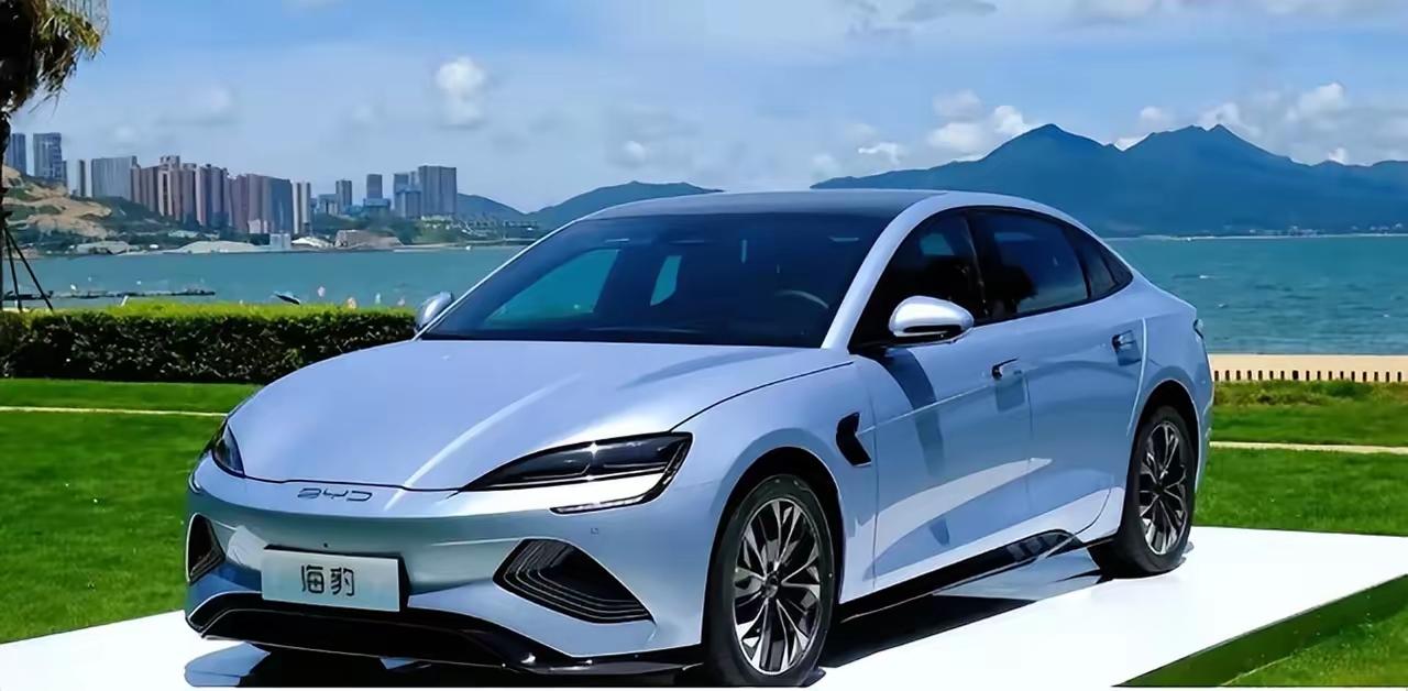 欧洲人突然不爱搞电车了，跑去研究氢能。马斯克冷笑一声：你们就是打不过中国。

这