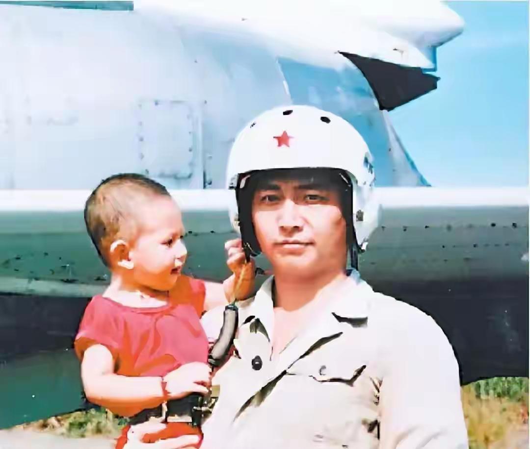 北大硕士毕业，他去了父亲牺牲的地方

2001年4月1日，那天很多人都记得。中美