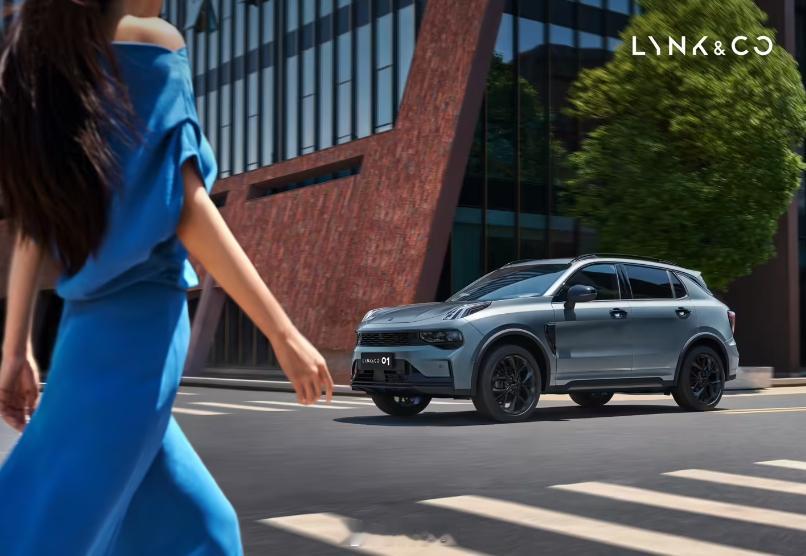领克 01 SUV 焕新版汽车官宣，该车新增夜影蓝车色，内饰细节质感提升，细节信