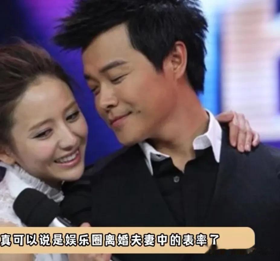 陈思成带儿子支持佟丽娅新电影，现场称呼前妻为亲人，这样的关系真的令人羡慕[捂脸]