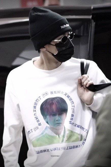 檀健次好六惩罚ootd 檀健次就这么水灵灵地穿着自己的表情包卫衣上班了！这是在h