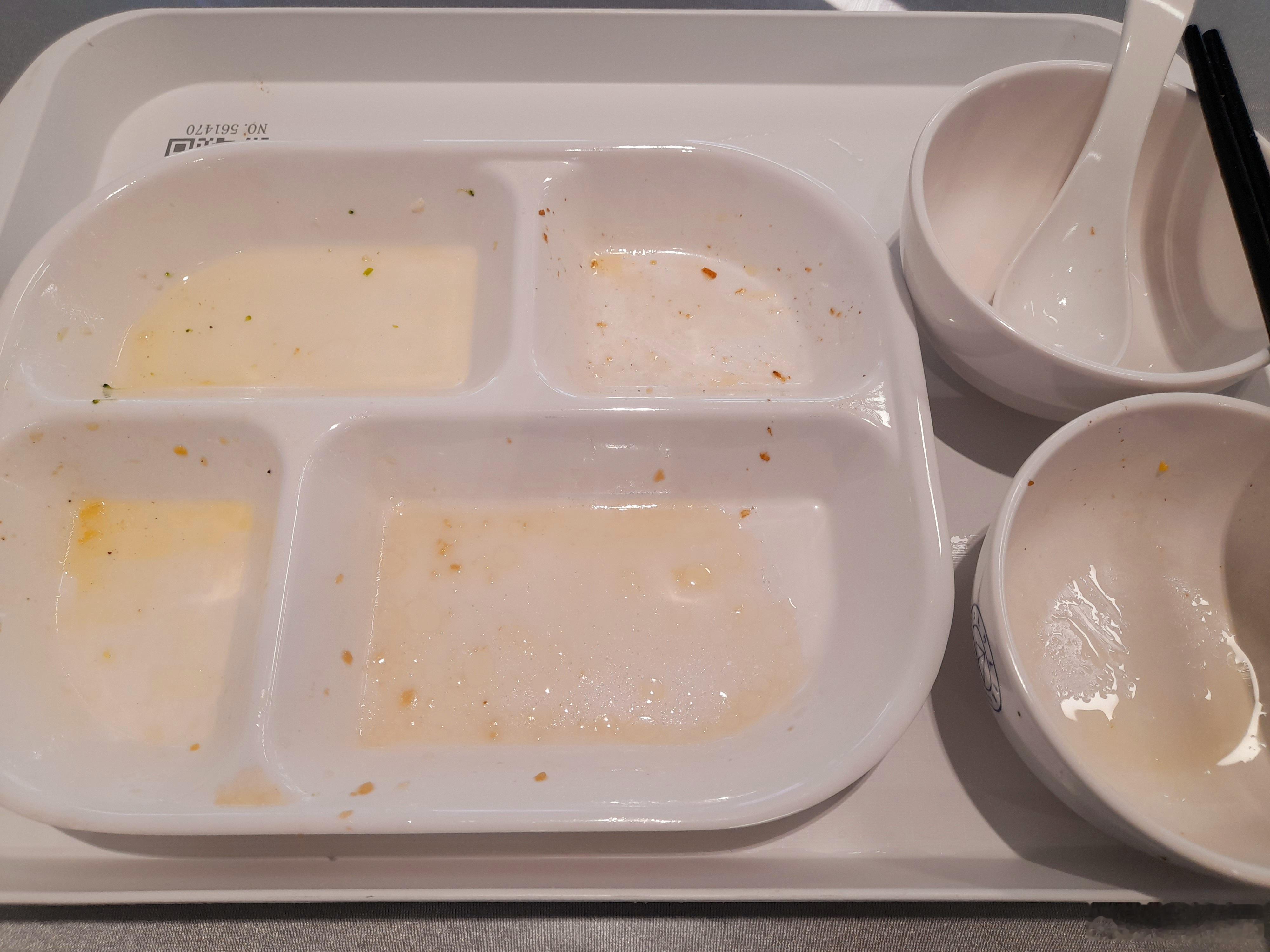 18元的自选快餐，龙利鱼、孜然烤鸡两个大荤，敝校浙江嘉善校区的教工食堂。午饭吃了