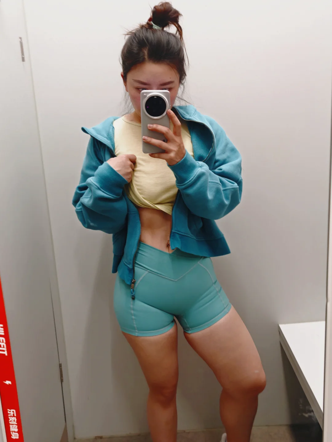 凌晨一点吃了红签羊肉和烤馕，今早掉一斤