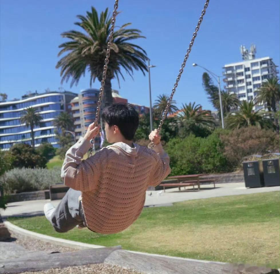 王俊凯工作室老板知道这号吗别的官方号还在刷屏营业博，人家这边简介直接写“还不知道