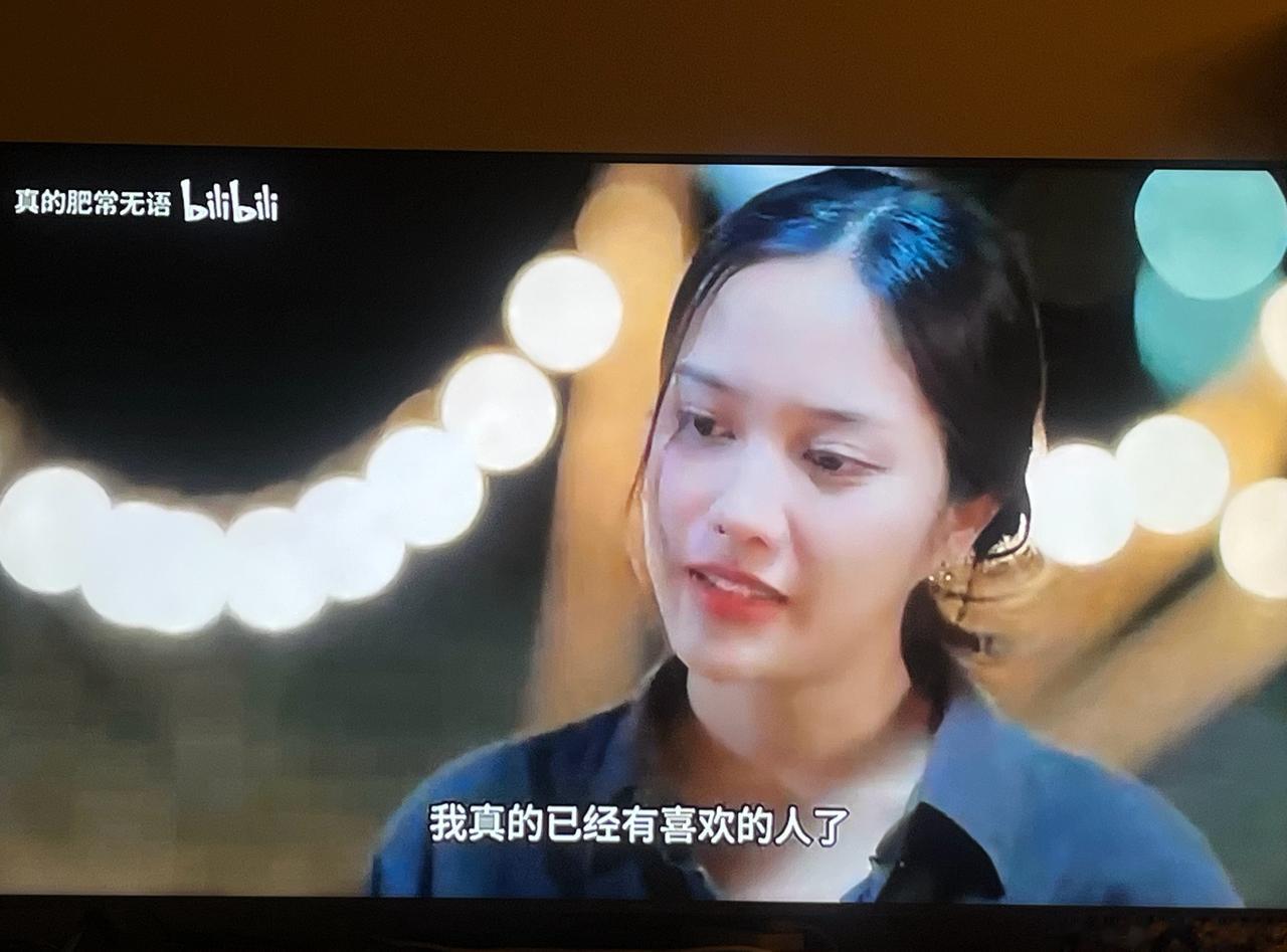 Lom这样
是对的

感情的事
最怕
含糊不清

公主问
是否残忍了点

站在