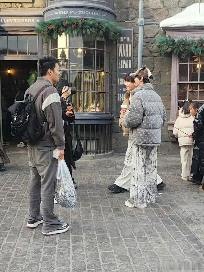 左航苏新皓去环球影城了，玩的开心期待大vlog啊 