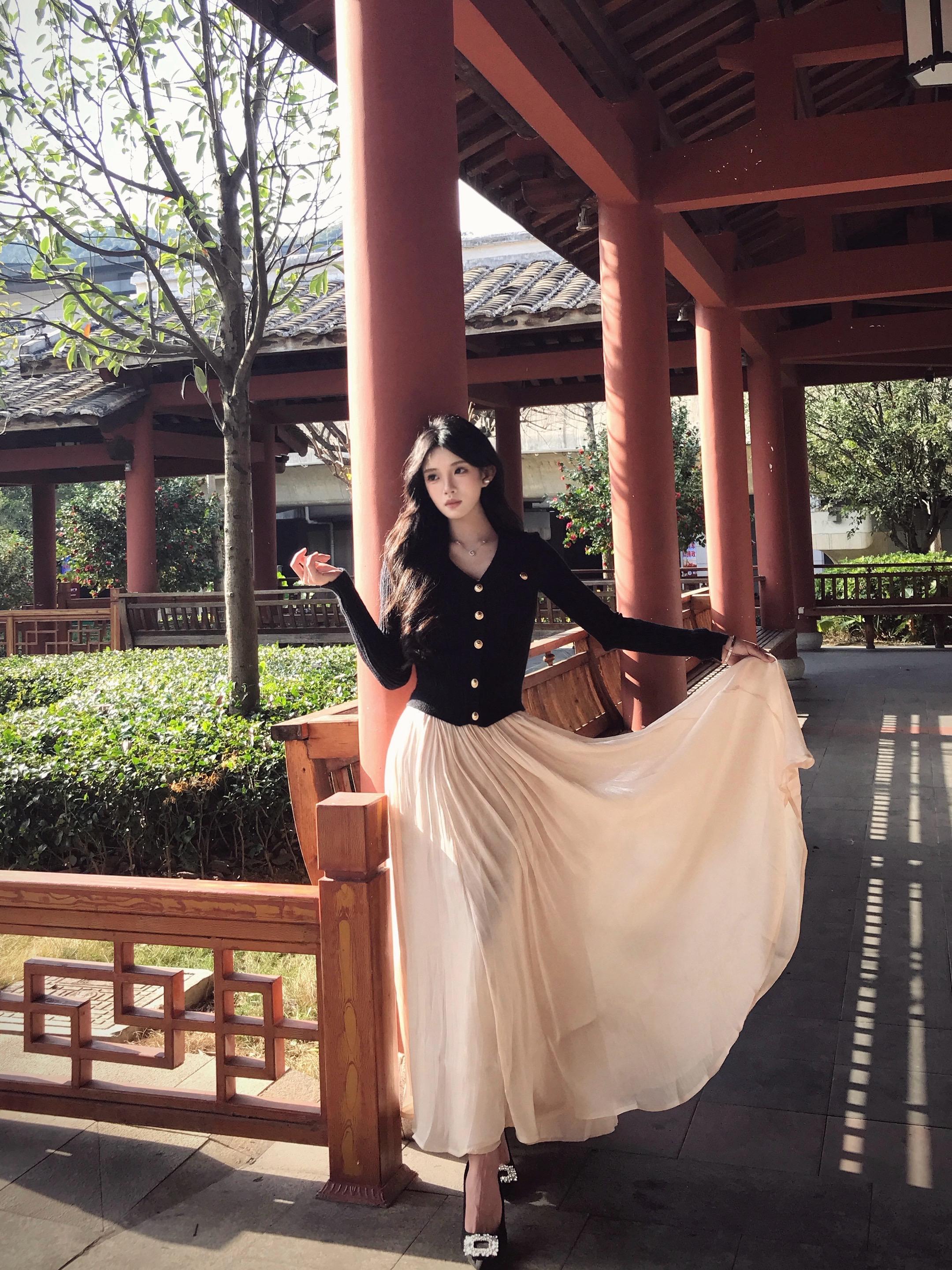 春会来事会顺 人会好花会开。