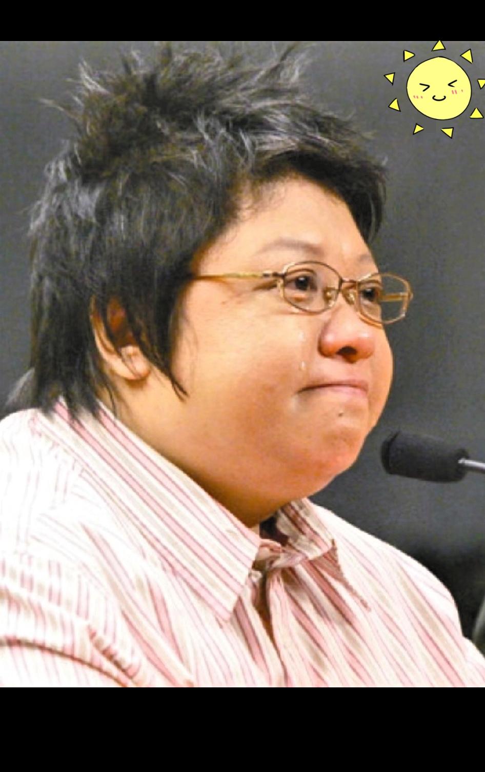 韩红在众人面前失声痛哭，
那份悲痛比亲人离世时更沉重。
她哽咽道出心声：作为华夏