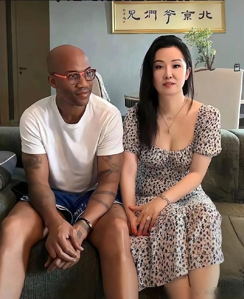 48岁马布里，成了武汉女婿。没有大排场，没有鸽子蛋钻戒。这位前NBA球星，就穿着