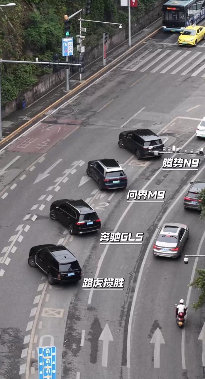 不知道大家有没有一个感觉，就开大型SUV的时候，经常会感觉有点“拘束”！特别是在