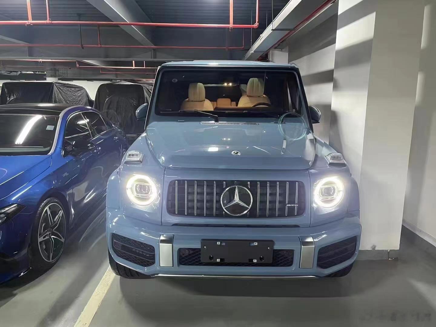 G63 瓷器蓝/玛奇朵米内油漆58500轮毂9800总价：2622300含豪车税