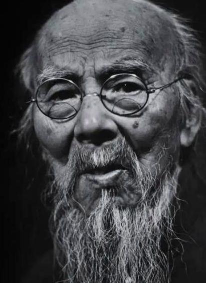 1926年，齐白石于京城购置一座四合院，张贴用人告示后，一位年迈太监主动登门：