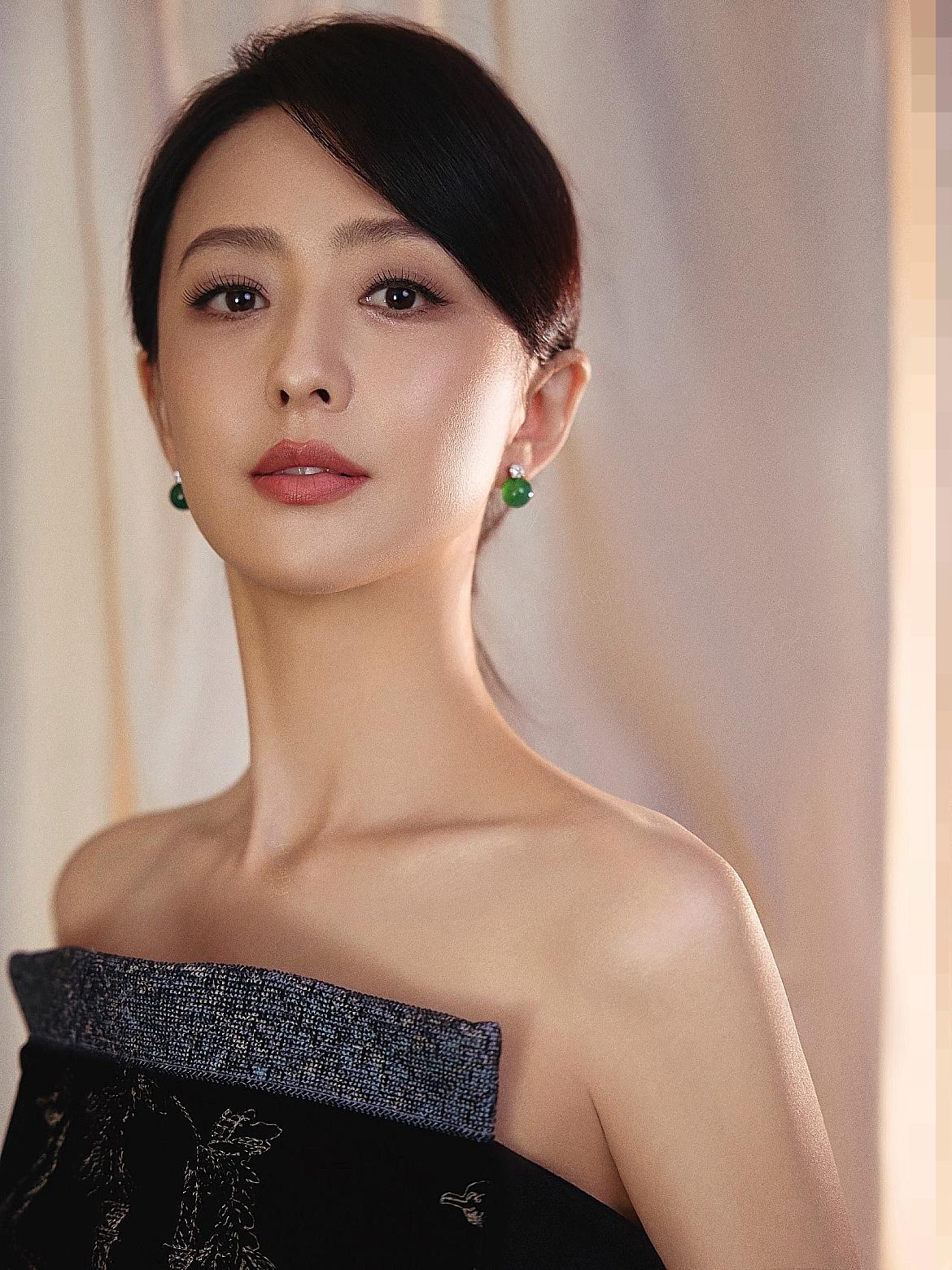 佟丽娅这个女人
你真的不能仔细查
仔细查完之后，你就会发现，私生活混乱，状态差，