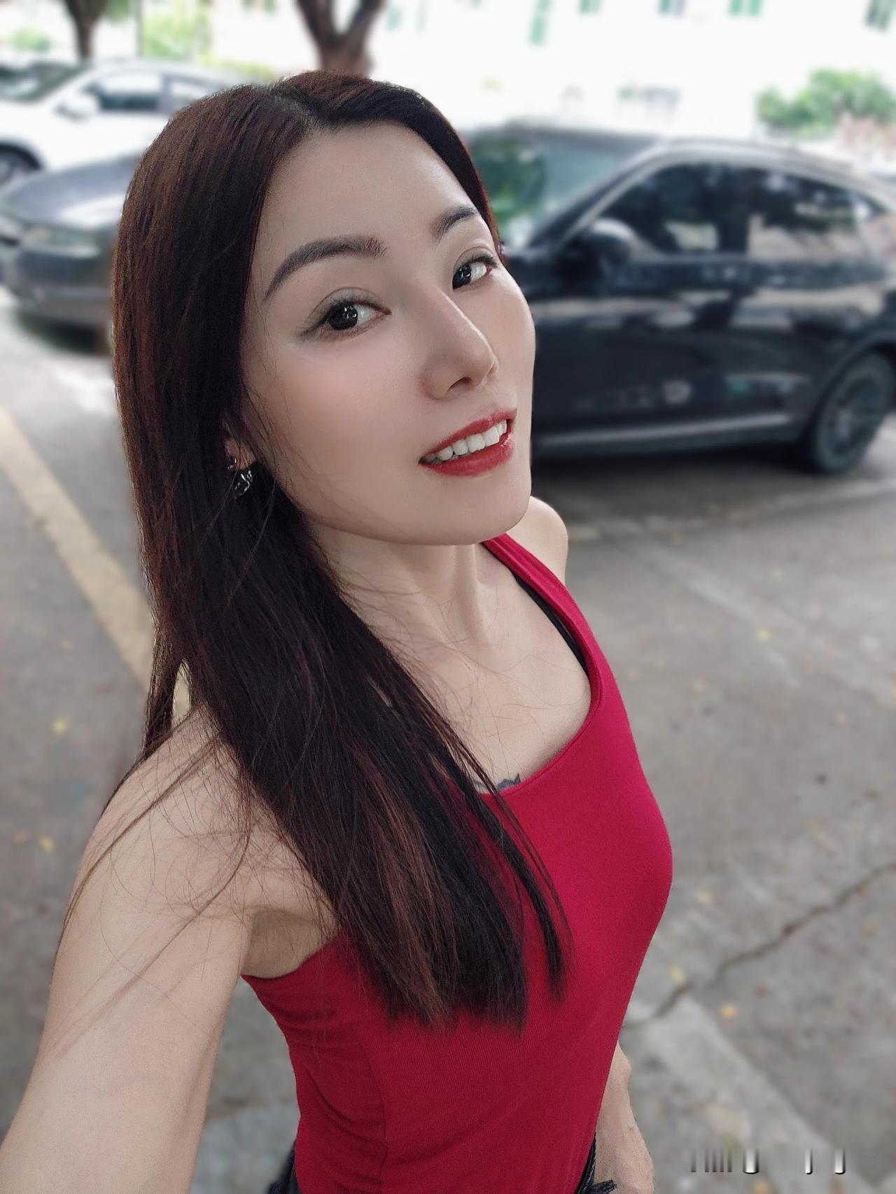 新的一天开始喽，早安吖🌞简单穿搭穿出自信穿出美丽 爱拍照爱生活 随性穿搭 日常