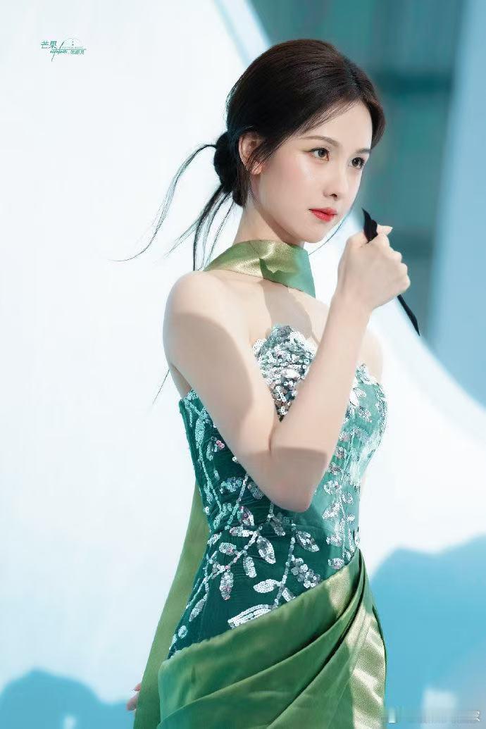 南航人打开朋友圈全是陈都灵南航校友的朋友圈最近热闹疯了，陈都灵的校园旧照，新录视