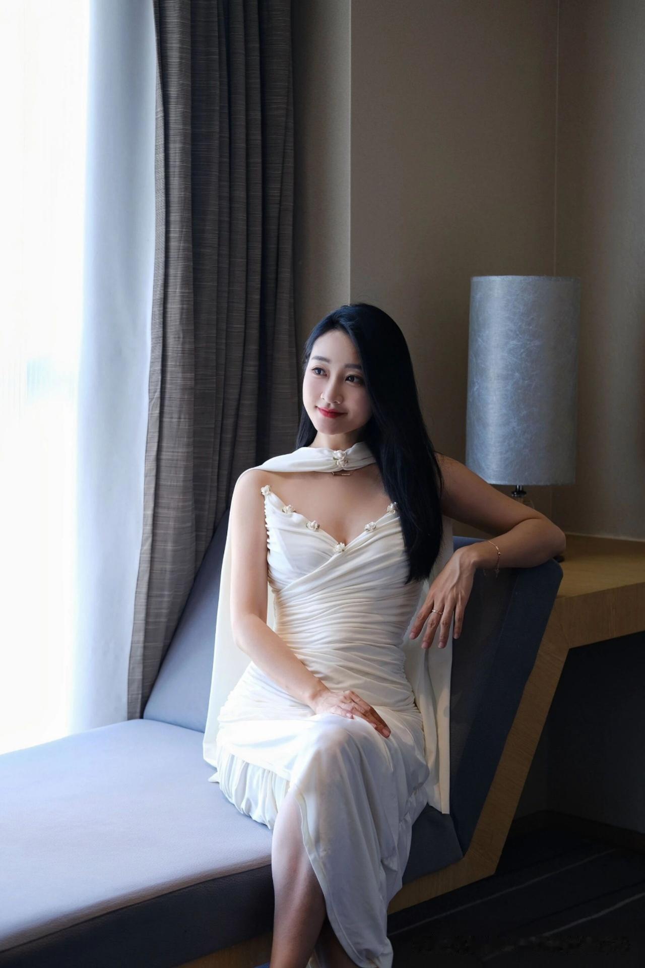 优雅自信穿搭分享好身材晒晒你的街拍照 寻找镜头的美 怎么穿有女人味 穿什么服装拍