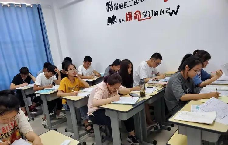 你的孩子刚上高一，有些事现在不做，高三就来不及了！

1、盯紧数学和英语，这两科