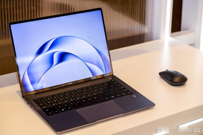 华为开启鸿蒙电脑企业版Beta新一代鸿蒙电脑发布华为擎云 正在考虑要不要把办公电
