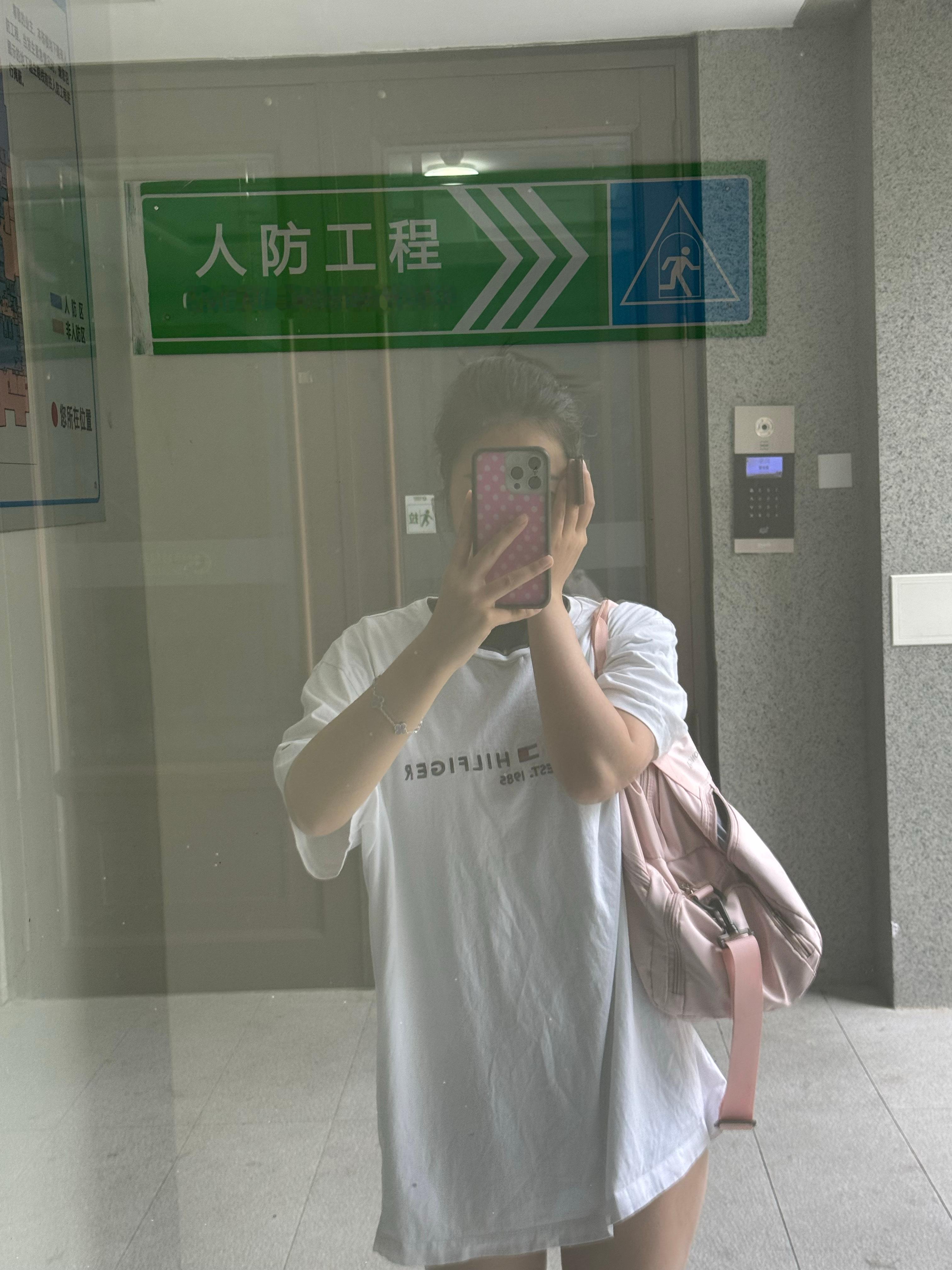 穿的超级搞笑去游泳，里面是泳衣，外面是个超大t 