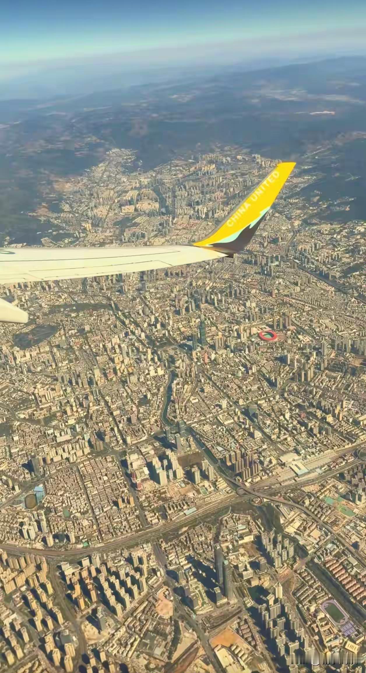 高空氏俯看昆明挺大的
但是热力图片中昆明真的不大，主要是是滇池会展版块及巫家坝片