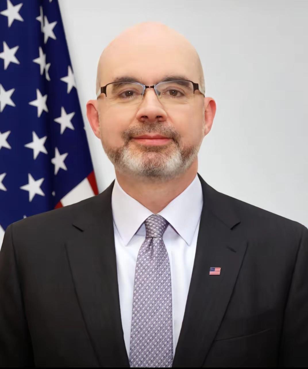 美国派驻台湾的“太上皇”谷立言，迟早会为其“以台制华”行为付出代价的。有一种预感