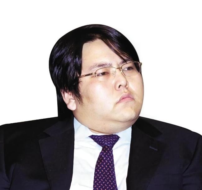 2009年，李兆会站在北京“天上人间”的包厢里，花费880万包场。当时老板激动地