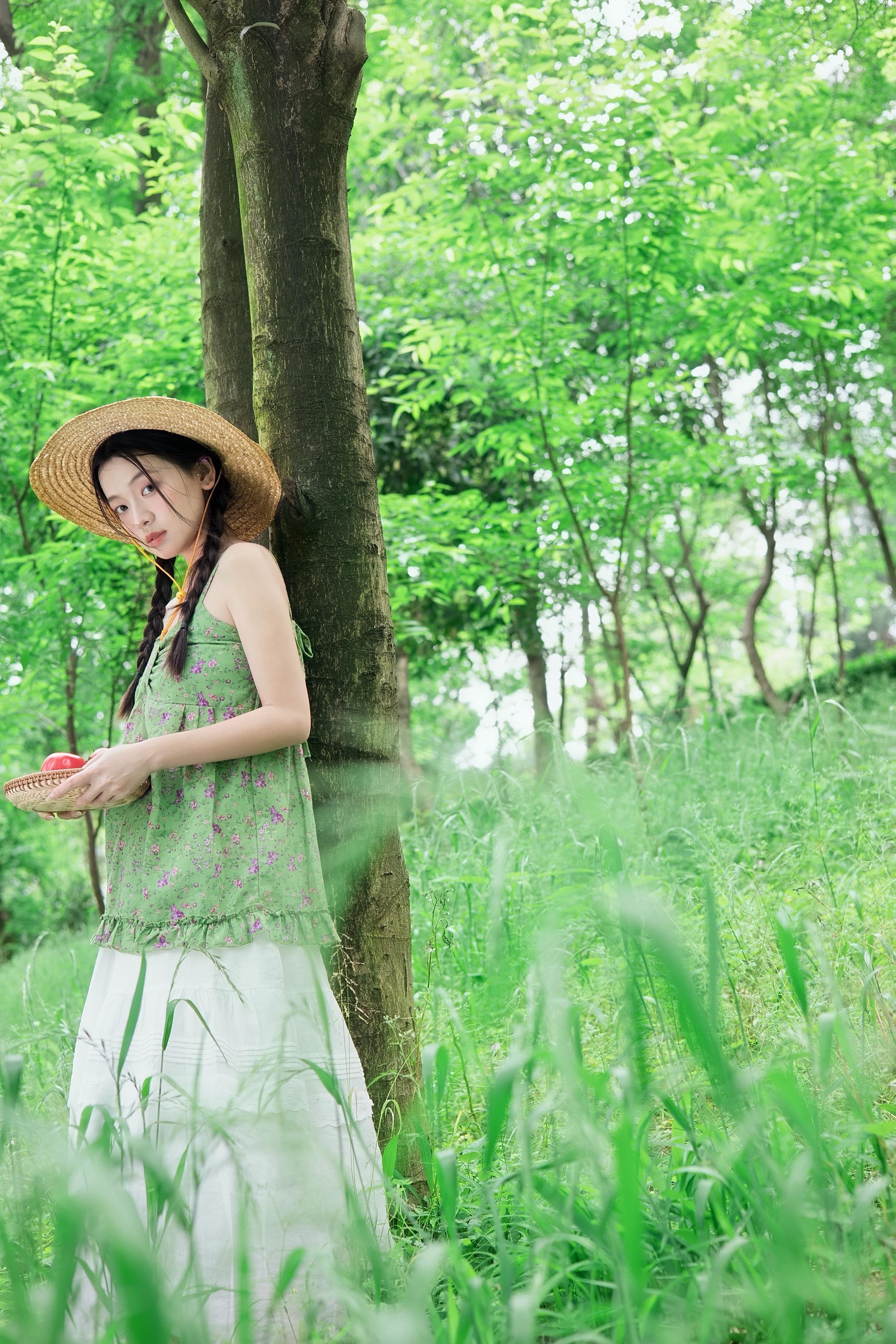 裙角藏夏，林中入梦🍃。风里有了夏天的味道