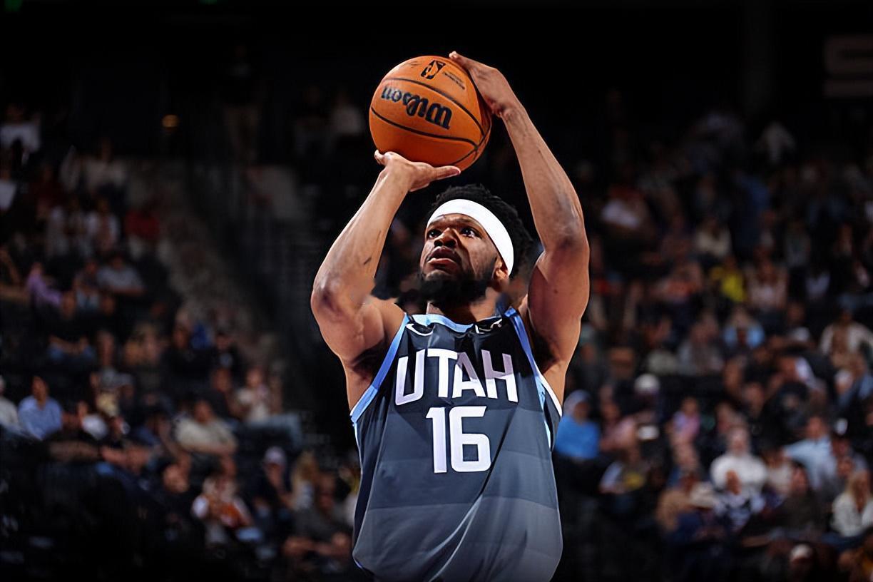 根据NBA官方交易日志显示，底特律活塞已经用最后一个双向合同名额签下了此前处于自
