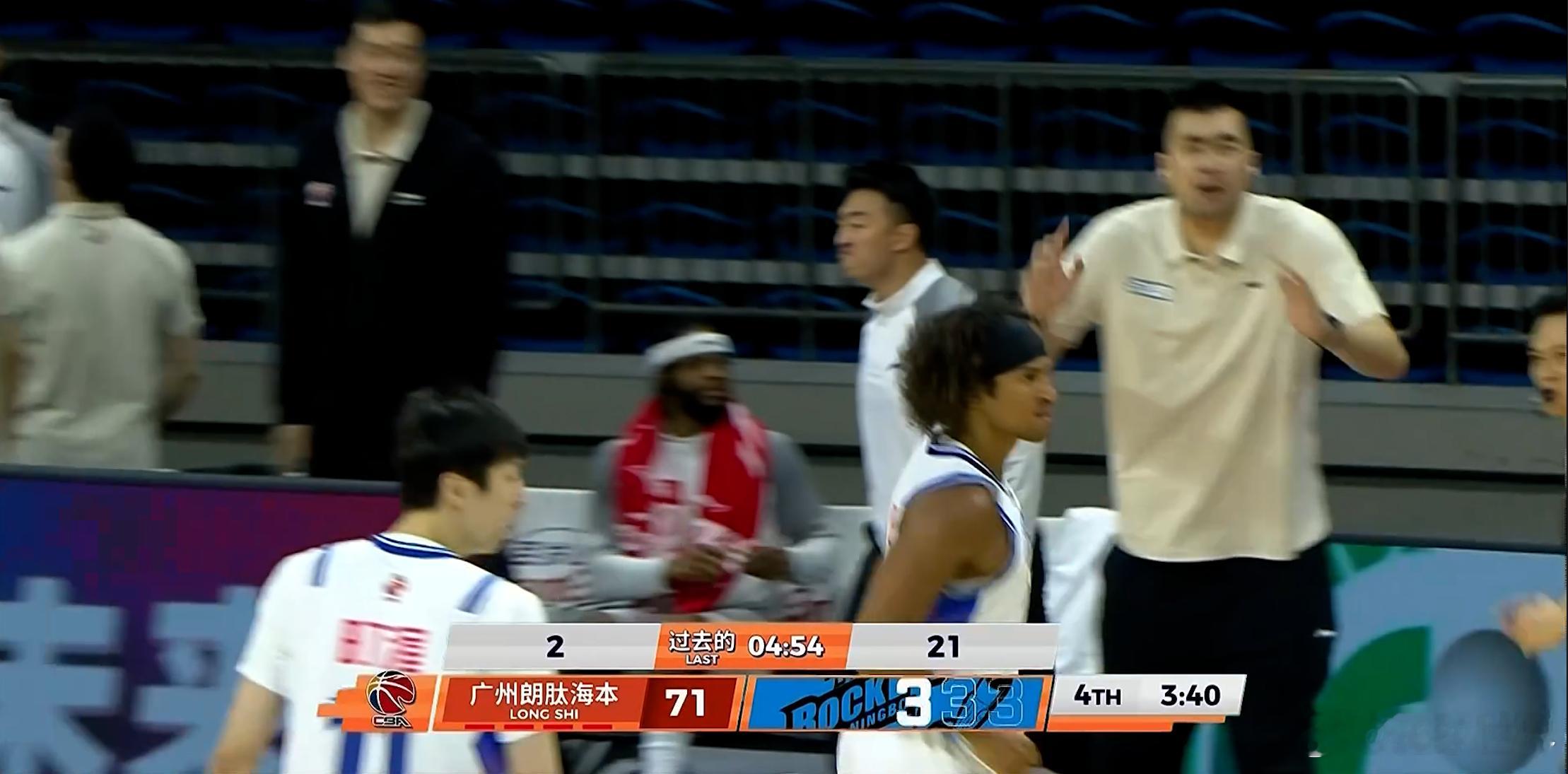 宁波小外杰克逊第四节砍了24分，主导了一波21-2的进攻波，最后罚球绝杀广州龙狮