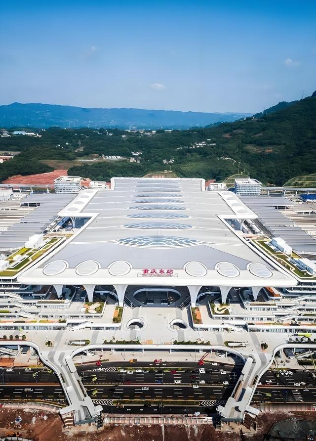 马斯克从中国回去后，发了一个火车站的视频，一个字没写，播放量炸了！2026年5月