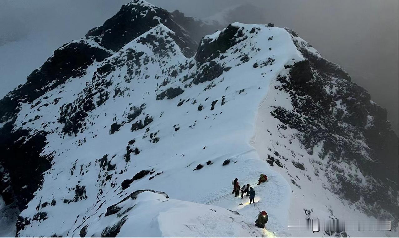人类站在大自然面前，怎能没有一颗敬畏之心。
北大30 岁的女博士在长城上经历了一